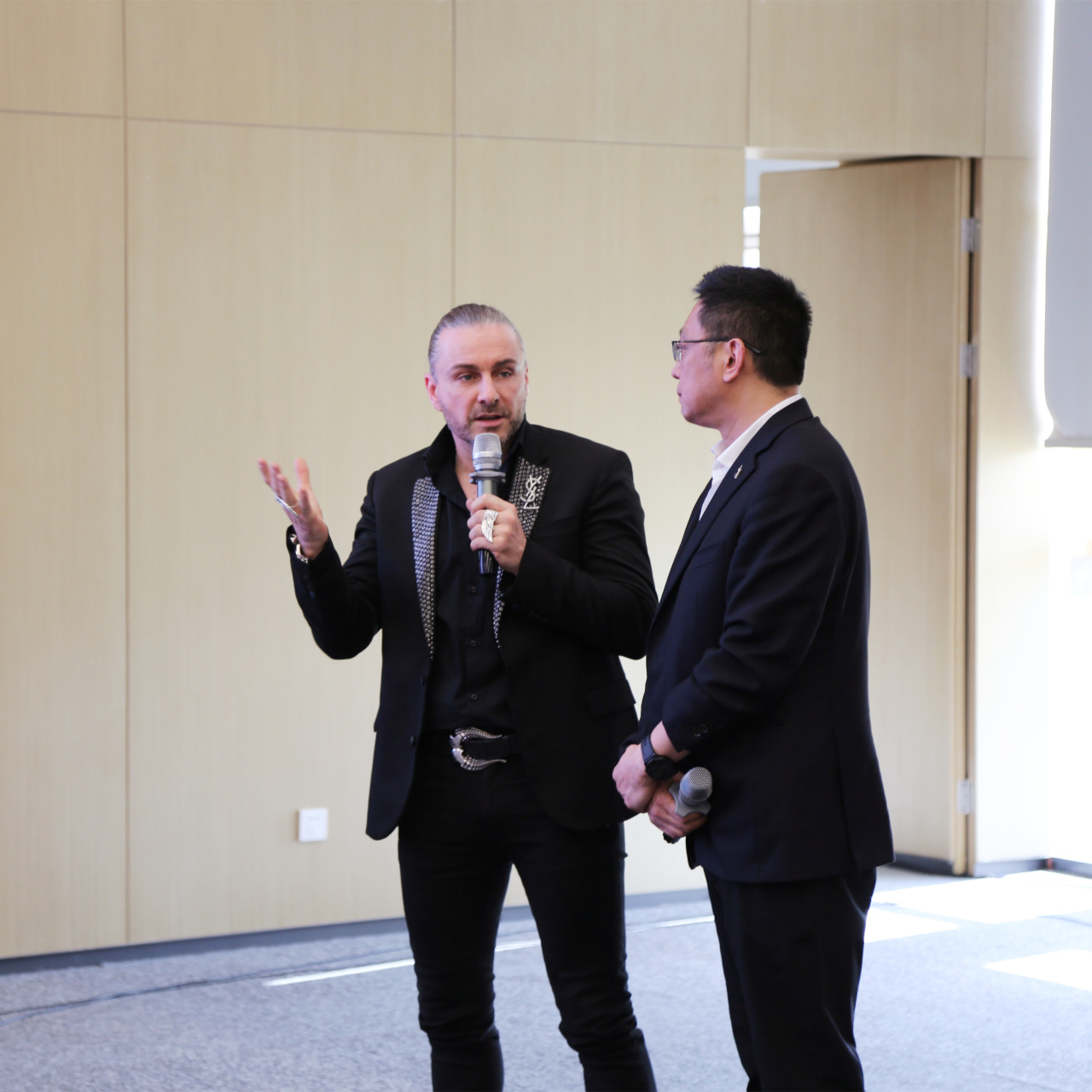 法国拉斐艺术学院董事长拉斐·派瑞交流发言