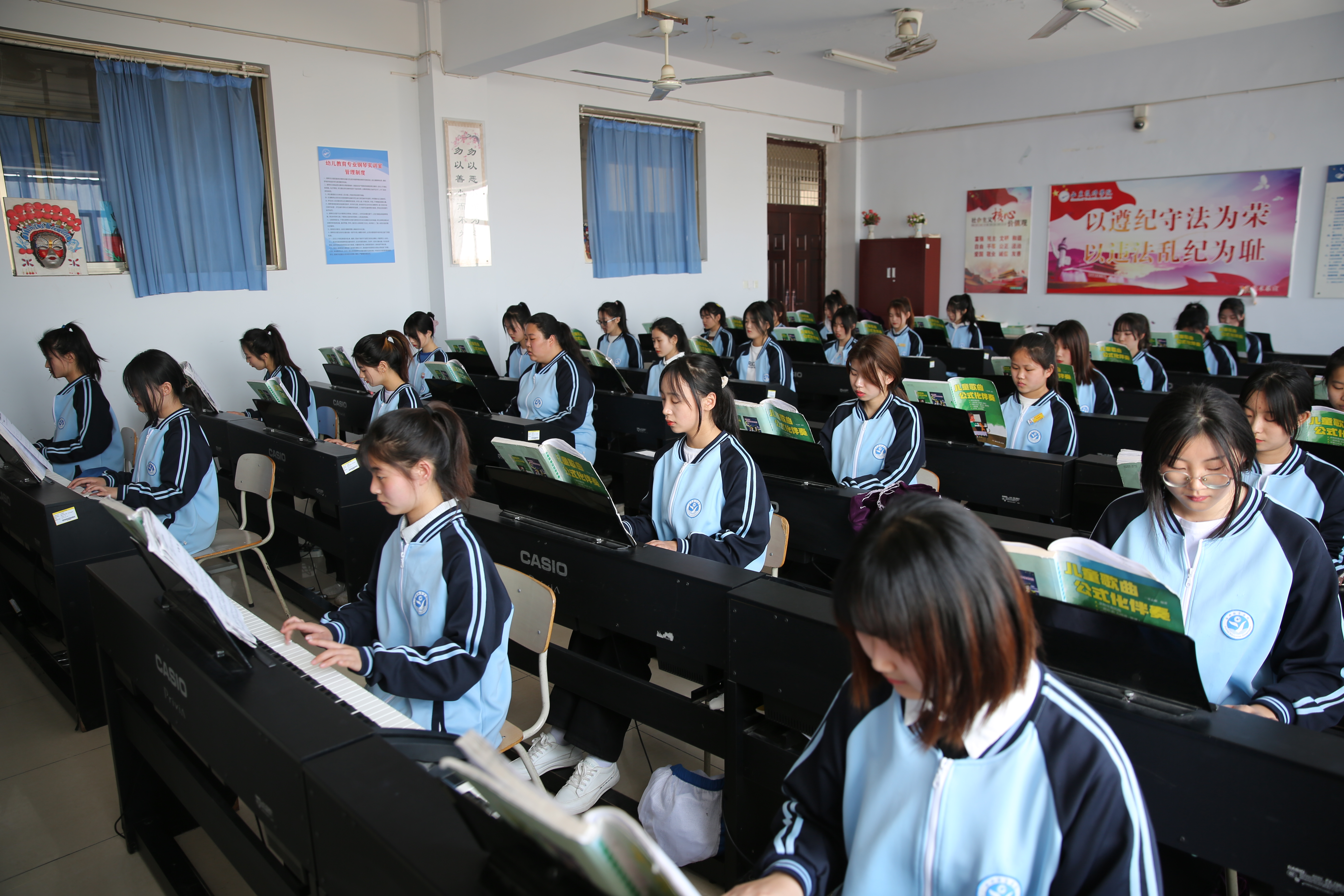 幼儿教育数码钢琴实训室