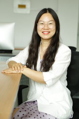 周国平,先后获得全国技术能手,、山东省首席技师等荣誉称号。获得全国印刷大赛获得平版制版员工职工组第一名。多次担任世界技能大赛、全国技能大赛项目裁判,专家组长。指导学生参加全国技术技能大赛,并取得优异成绩。 周国平,先后获得全国技术能手,、山东省首席技师等荣誉称号。获得全国印刷大赛获得平版制版员工职工组第一名。多次担任世界技能大赛、全国技能大赛项目裁判,专家组长。指导学生参加全国技术技能大赛,并取得优异成绩。