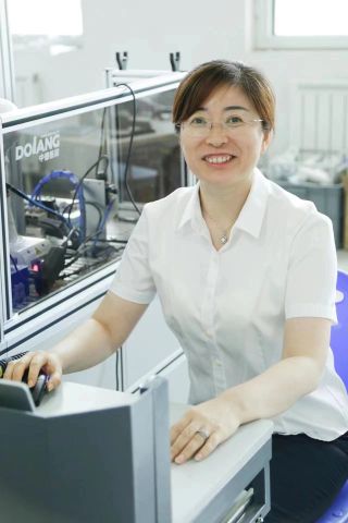 李霞,先后获得全国技术能手、山东省技术能手等荣誉称号。获得第二届全国人工智能应用技能大赛山东省选拔赛人工智能训练师赛项一等奖第一名,第二届全国人工智能应用技能大赛人工智能训练师国赛一等奖第二名。 李霞,先后获得全国技术能手、山东省技术能手等荣誉称号。获得第二届全国人工智能应用技能大赛山东省选拔赛人工智能训练师赛项一等奖第一名,第二届全国人工智能应用技能大赛人工智能训练师国赛一等奖第二名。