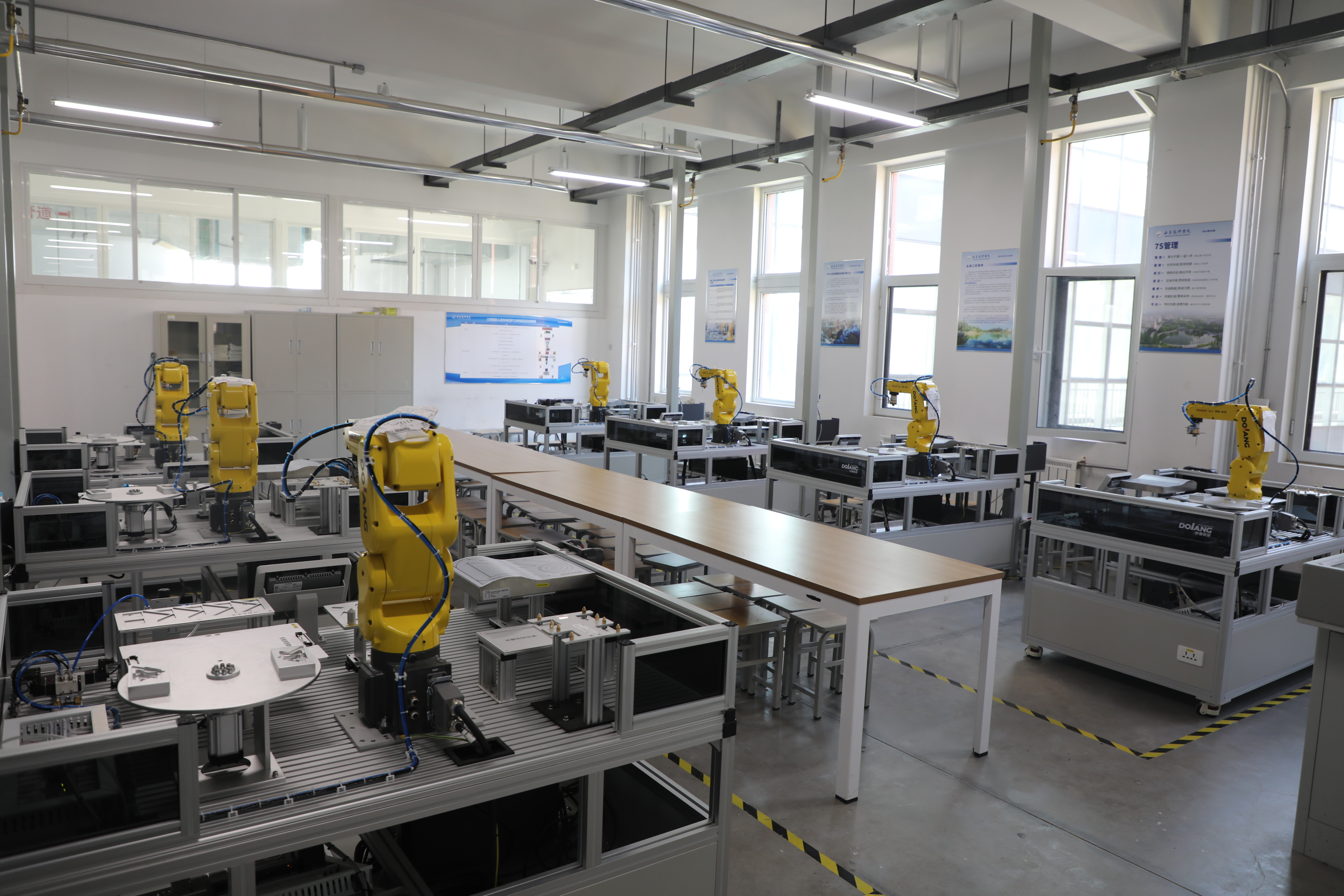 工业机器人综合实训中心 工业机器人综合实训中心